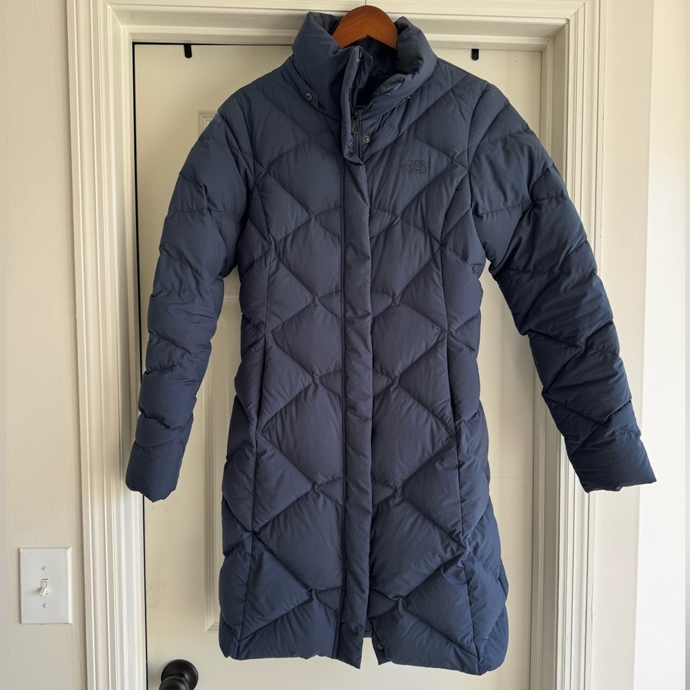 North face Miss metro parka. Navy blue color (showing black for more details).